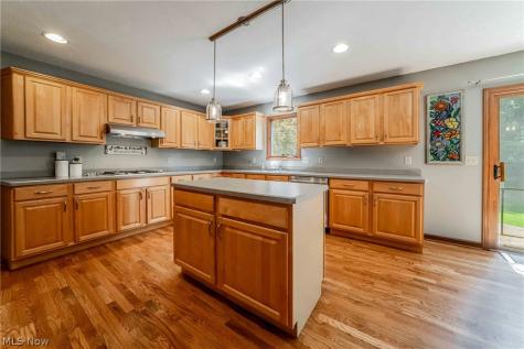 4084 Shelly Drive Seven Hills OH 44131