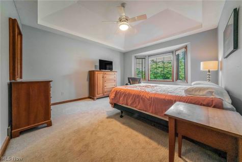 4084 Shelly Drive Seven Hills OH 44131