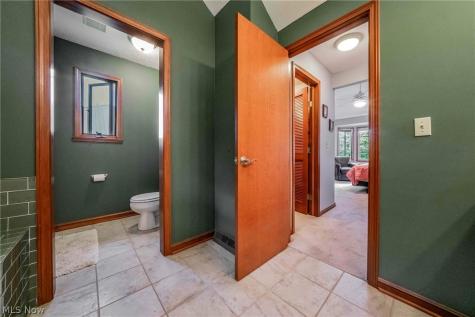 4084 Shelly Drive Seven Hills OH 44131