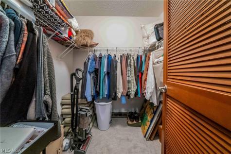 4084 Shelly Drive Seven Hills OH 44131