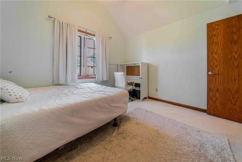 4084 Shelly Drive Seven Hills OH 44131