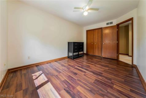 4084 Shelly Drive Seven Hills OH 44131