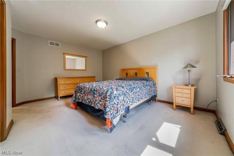 4084 Shelly Drive Seven Hills OH 44131