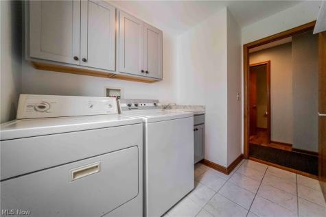 4084 Shelly Drive Seven Hills OH 44131