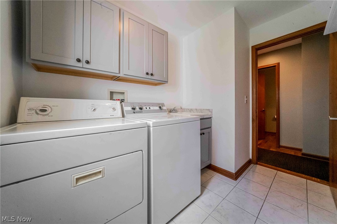 4084 Shelly Drive Seven Hills OH 44131