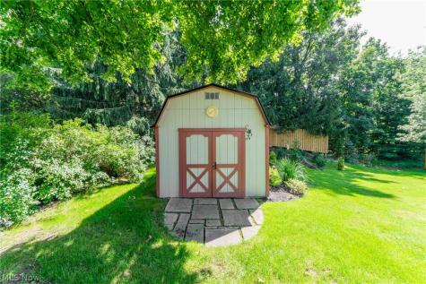 4084 Shelly Drive Seven Hills OH 44131