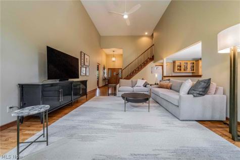 4084 Shelly Drive Seven Hills OH 44131