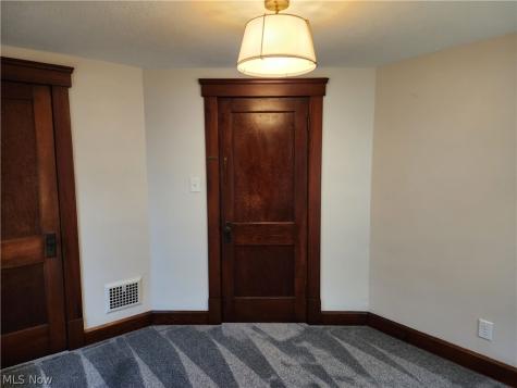 516 Bond Street Elyria OH 44035