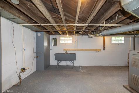 516 Bond Street Elyria OH 44035