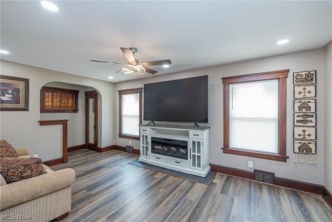 516 Bond Street Elyria OH 44035