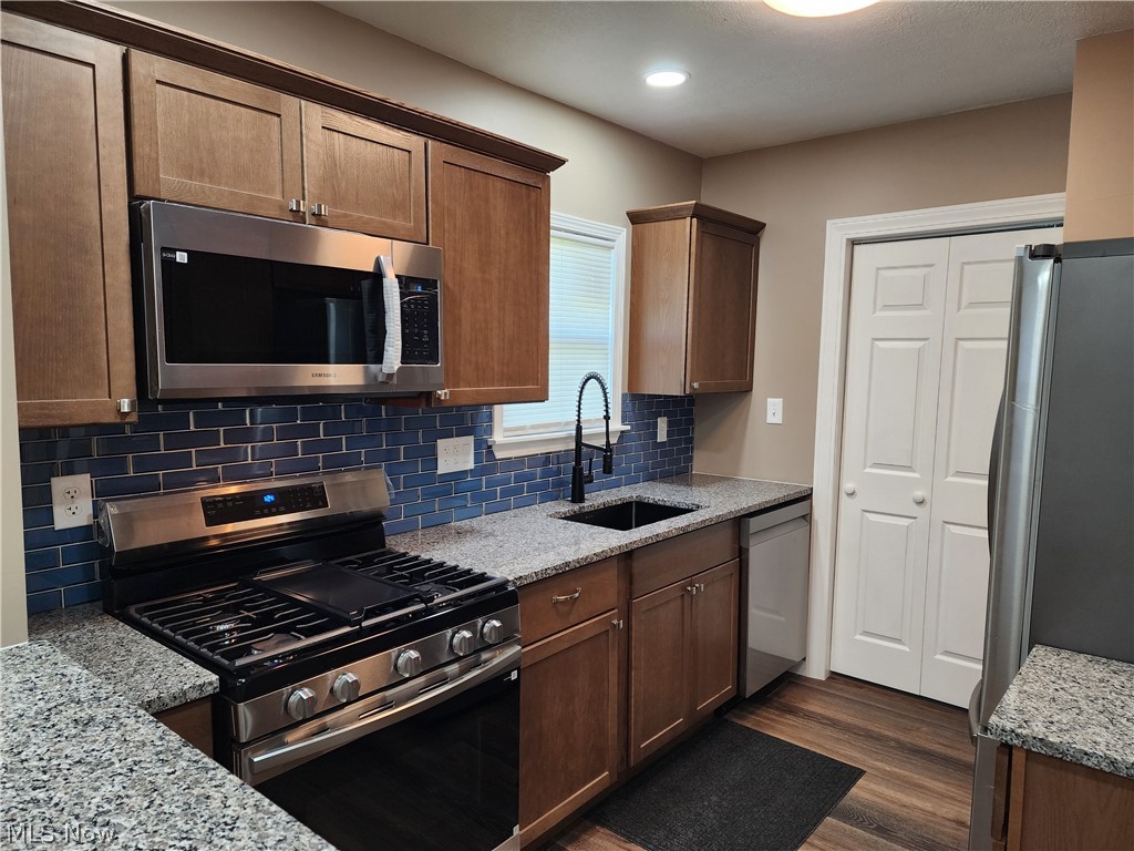 516 Bond Street Elyria OH 44035