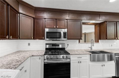 411 E Mohawk Drive Malvern OH 44644