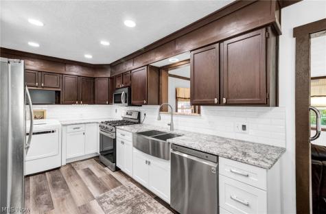 411 E Mohawk Drive Malvern OH 44644