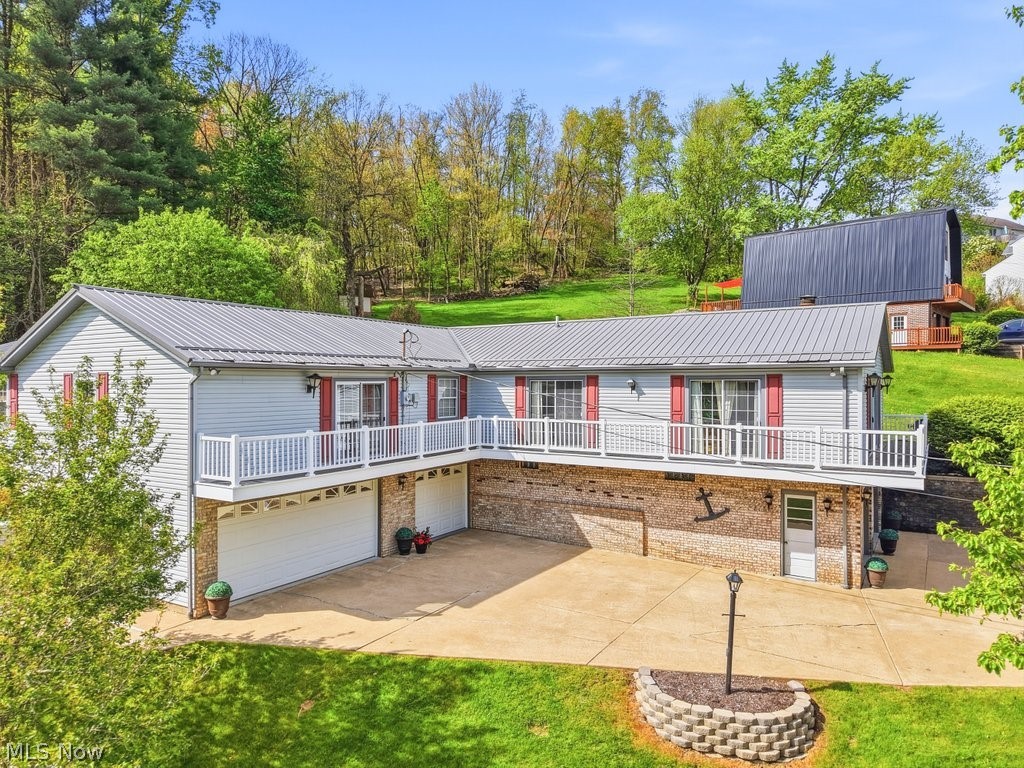 411 E Mohawk Drive Malvern OH 44644