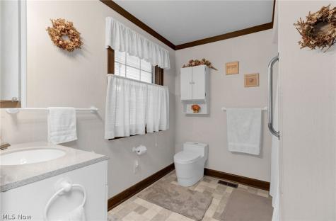 411 E Mohawk Drive Malvern OH 44644
