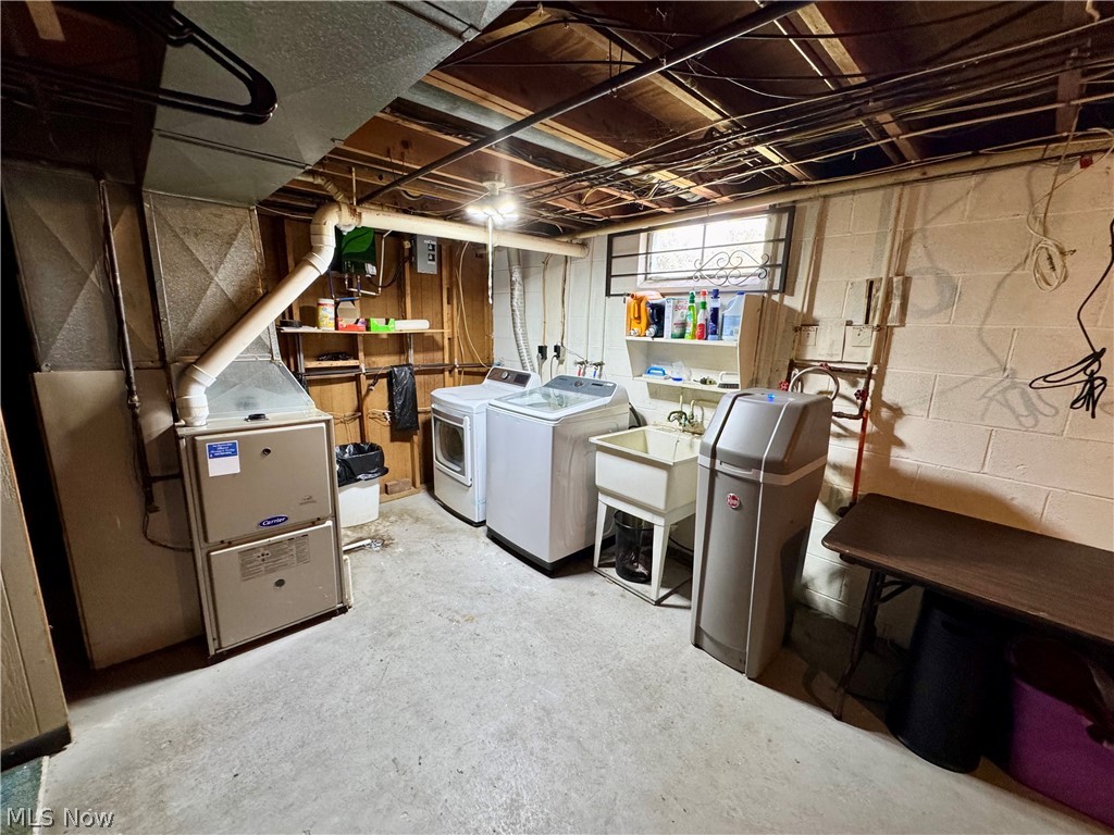 360 Trump Avenue NE East Canton OH 44730