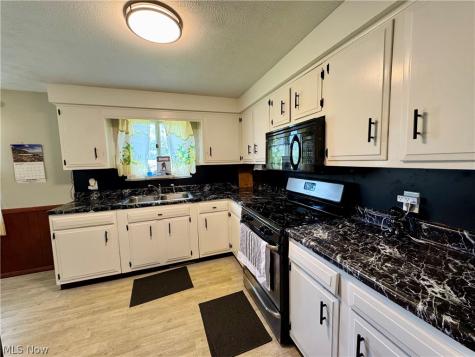 360 Trump Avenue NE East Canton OH 44730