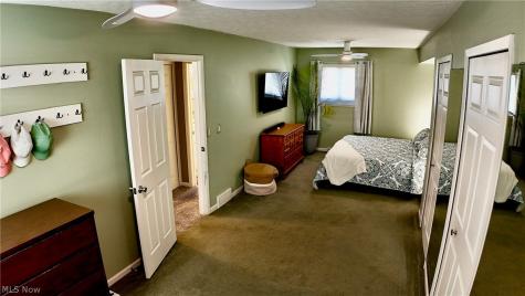 8407 Barton Drive Strongsville OH 44149
