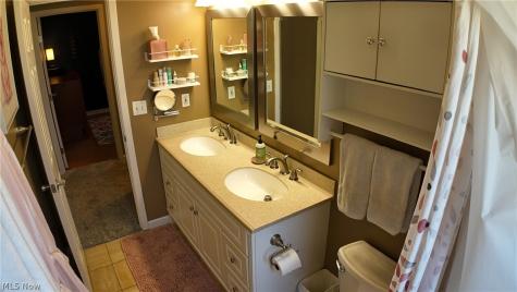 8407 Barton Drive Strongsville OH 44149