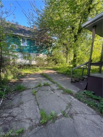 9118 Hillock Avenue Cleveland OH 44108