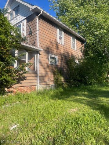 9118 Hillock Avenue Cleveland OH 44108