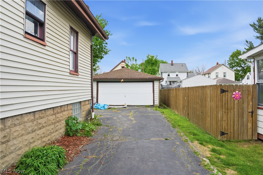 83 Como Street Struthers OH 44471