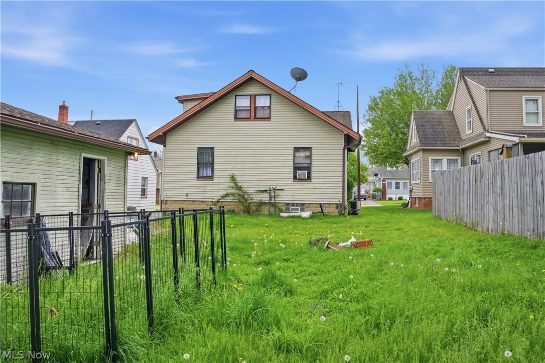 83 Como Street Struthers OH 44471