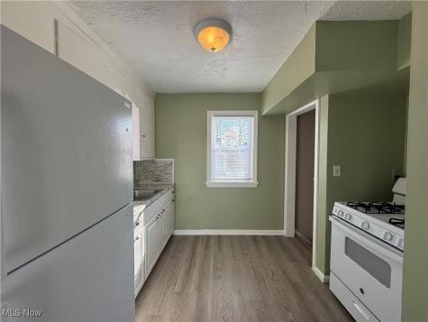 17404 Throckley Avenue Cleveland OH 44128