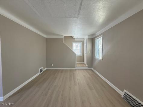 17404 Throckley Avenue Cleveland OH 44128