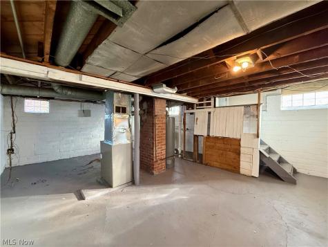 17404 Throckley Avenue Cleveland OH 44128