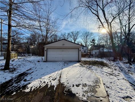17404 Throckley Avenue Cleveland OH 44128