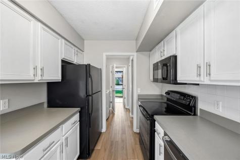 16093 Primrose Circle Middleburg Heights OH 44130