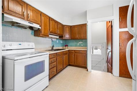 7610 Traymore Avenue Brooklyn OH 44144