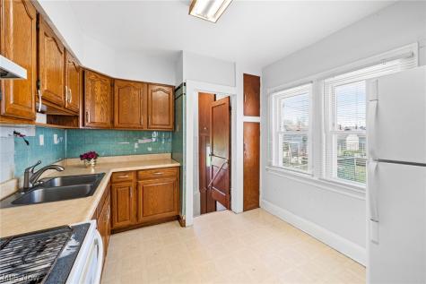 7610 Traymore Avenue Brooklyn OH 44144