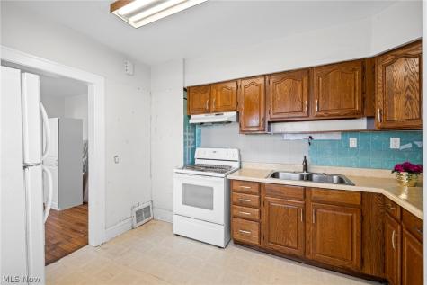 7610 Traymore Avenue Brooklyn OH 44144