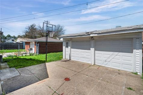 7610 Traymore Avenue Brooklyn OH 44144