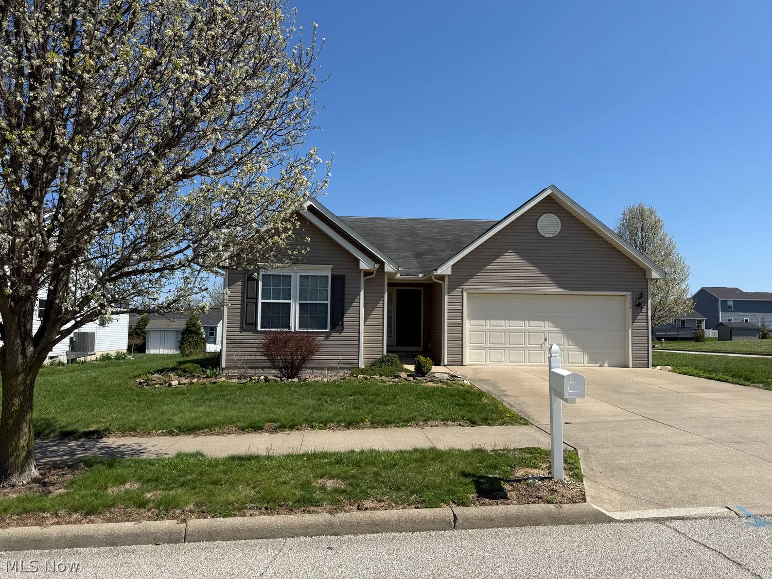 5245 Monroe Square E Barberton OH 44203