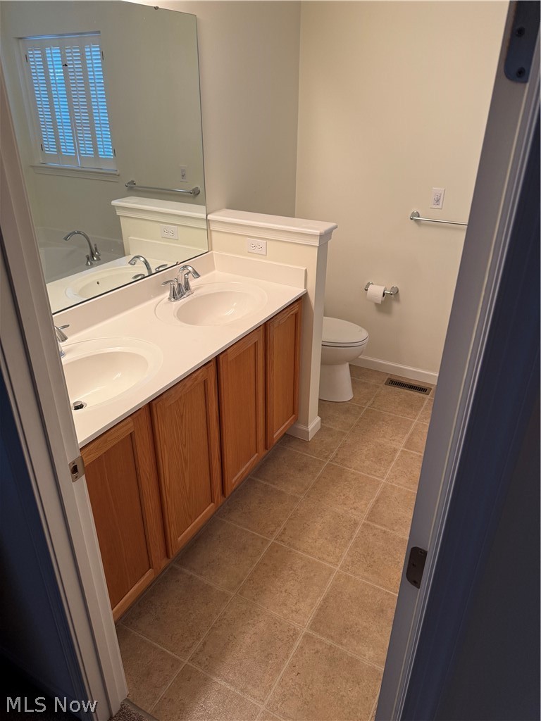 5245 Monroe Square E Barberton OH 44203