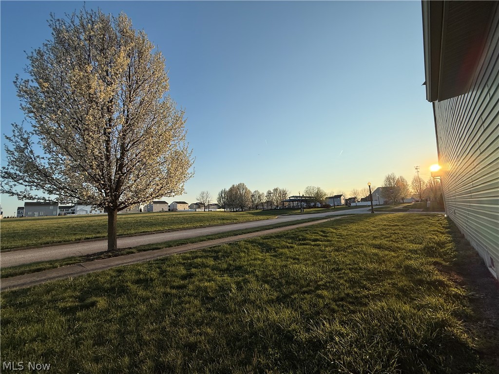 5245 Monroe Square E Barberton OH 44203