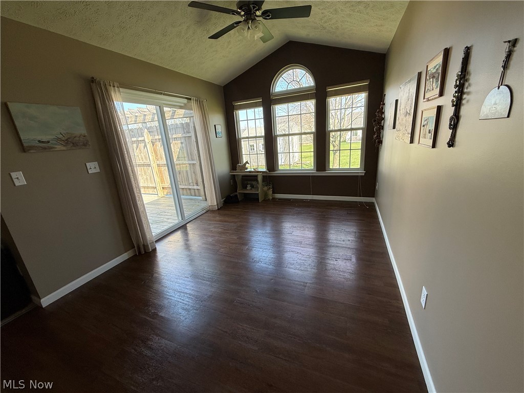 5245 Monroe Square E Barberton OH 44203