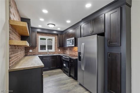 2562 Graham Avenue Akron OH 44312