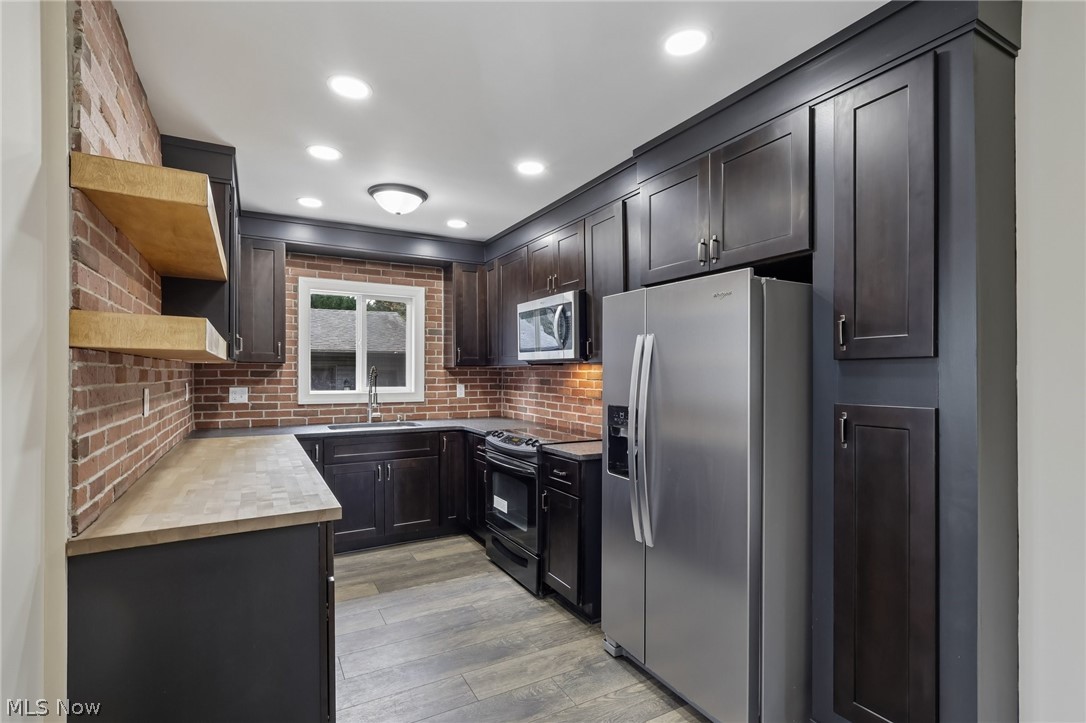 2562 Graham Avenue Akron OH 44312