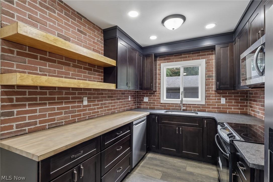 2562 Graham Avenue Akron OH 44312