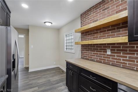 2562 Graham Avenue Akron OH 44312