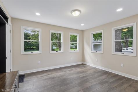 2562 Graham Avenue Akron OH 44312