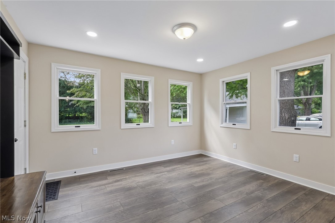 2562 Graham Avenue Akron OH 44312