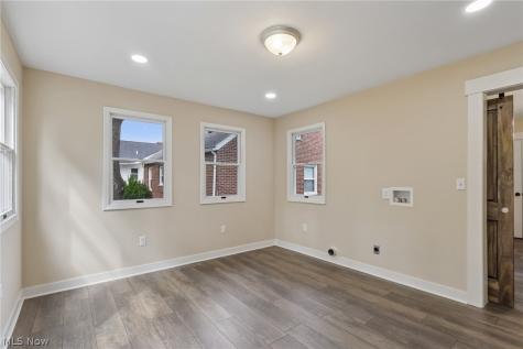 2562 Graham Avenue Akron OH 44312