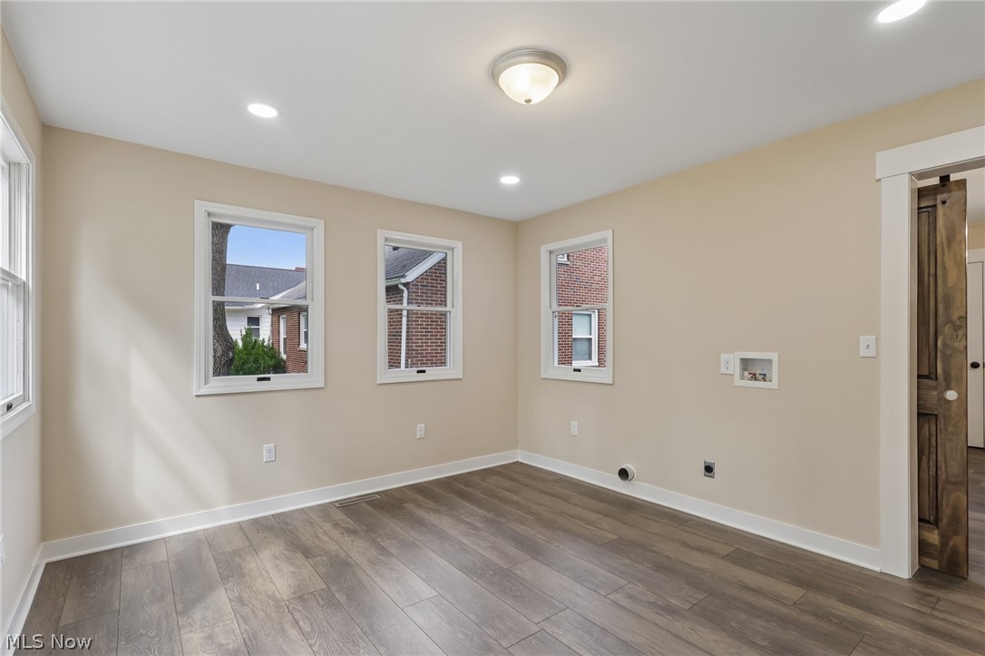 2562 Graham Avenue Akron OH 44312