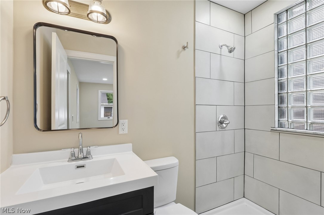 2562 Graham Avenue Akron OH 44312