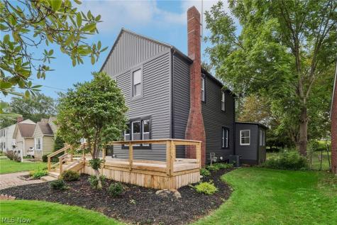 2562 Graham Avenue Akron OH 44312